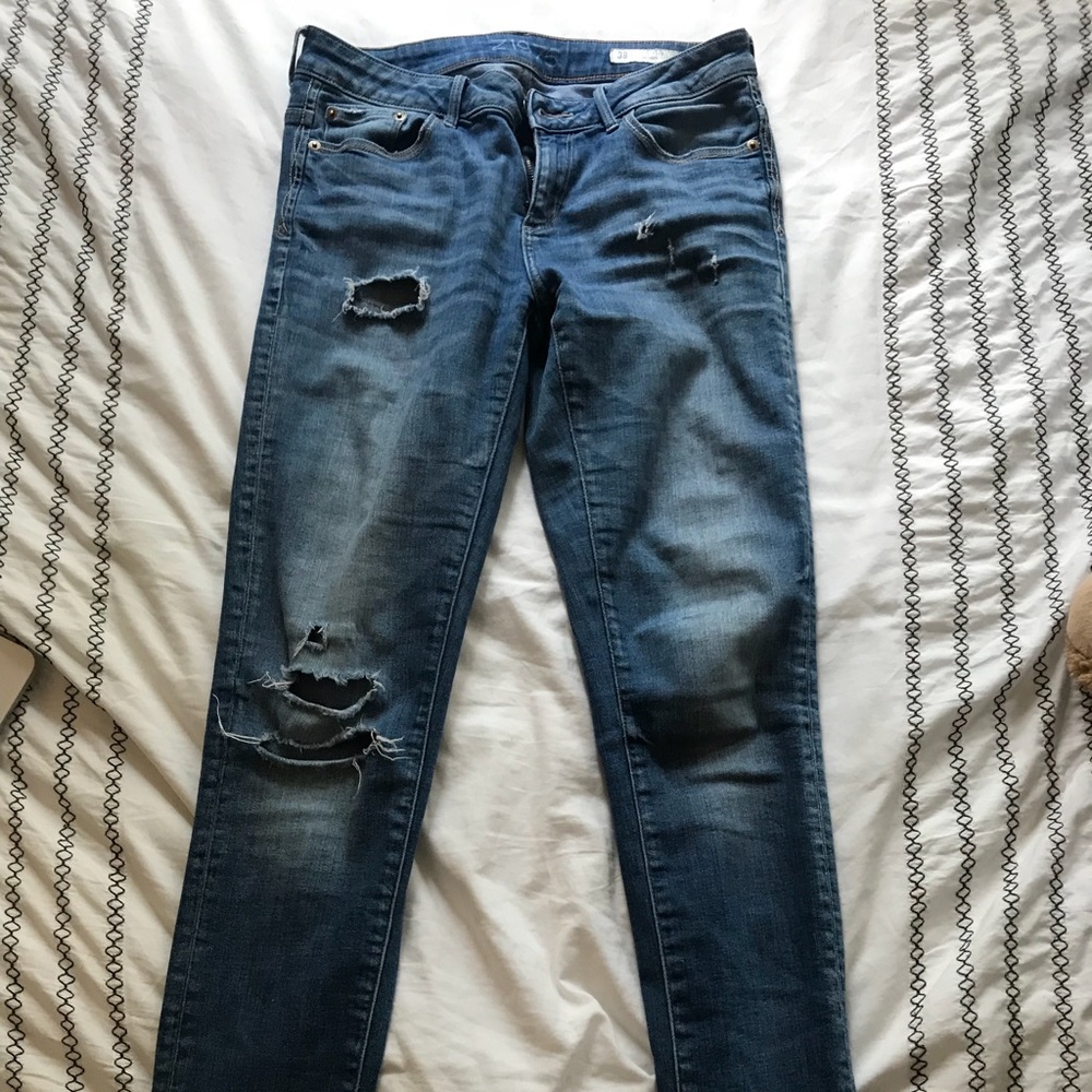 Zara Distressed Blue Jeans